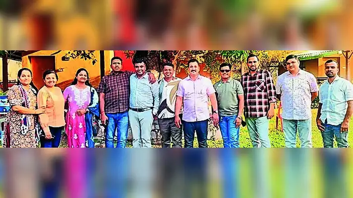 पुन्हा एकदा बालपण जगलो पुन्हा एकदा बालपण जगलो