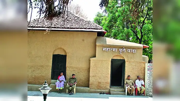 फुले वाड्यात वटपूजन नको फुले वाड्यात वटपूजन नको