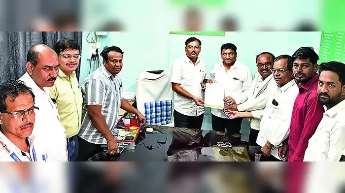 ऑनलाइन खत बुकिंग प्रणाली बंद करा ऑनलाइन खत बुकिंग प्रणाली बंद करा