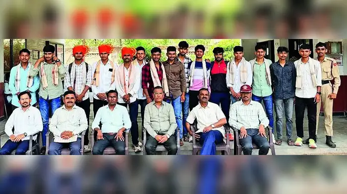 ‘अग्निवीर’मध्ये निवड झालेल्यांचा सन्मान ‘अग्निवीर’मध्ये निवड झालेल्यांचा सन्मान