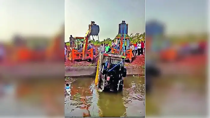 विहिरीत वाहन पडून आठ ठार विहिरीत वाहन पडून आठ ठार