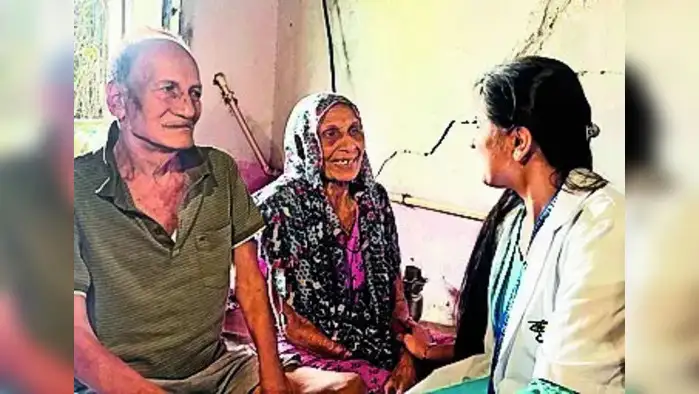 वृद्धांसाठी आधाराचा हात : वृद्ध मित्र वृद्धांसाठी आधाराचा हात : वृद्ध मित्र