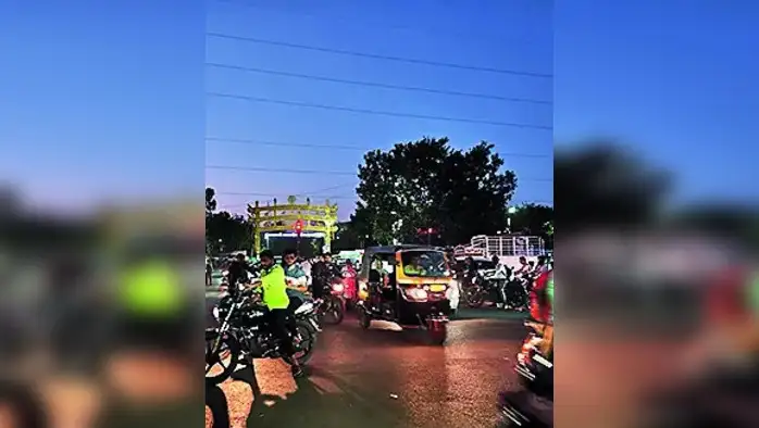 फेरीवाल्यांचे अतिक्रमण फेरीवाल्यांचे अतिक्रमण