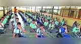 गुरुनानक हायस्कूलमध्ये योग दिन गुरुनानक हायस्कूलमध्ये योग दिन