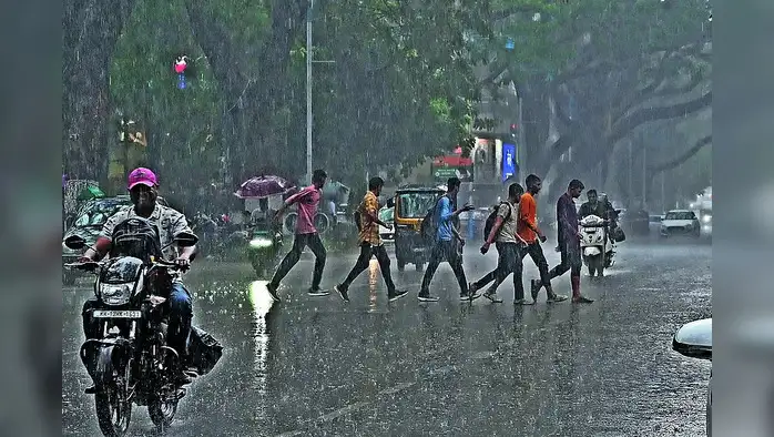 पावसाच्या सरींनीपुणेकरांची तारांबळ पावसाच्या सरींनीपुणेकरांची तारांबळ
