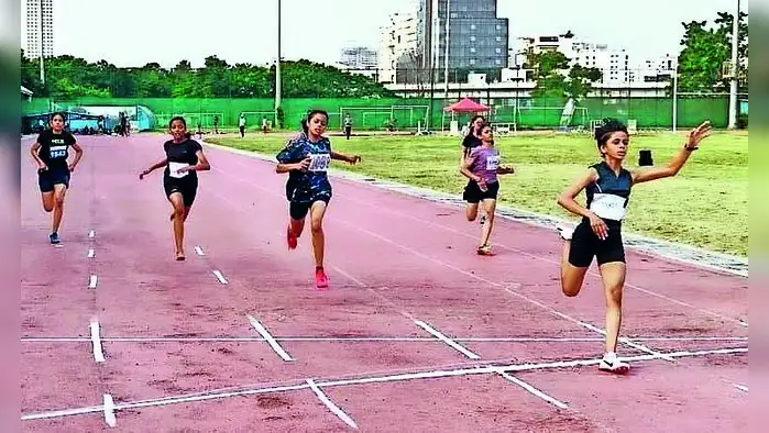 अभिषेक, अदिती, आर्शिया यांना दुहेरी मुकुट अभिषेक, अदिती, आर्शिया यांना दुहेरी मुकुट