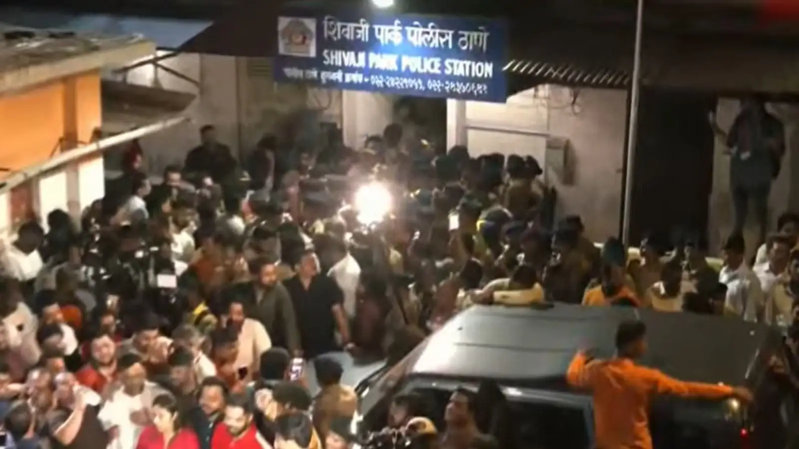 Photo: Maharashtra Times Aaditya Thackeray Blocks Police Van During Protests Outside Sena Bhavan
