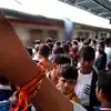 Raksha Bandhan,रेल्वे, रस्त्यांवर 'भाऊगर्दी' - local trains crowded ...