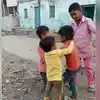 Trending News,‘गपचिन बसं…नाहीतर टाळकं फोडीन’; शंकरपाळ्यानंतर आणखी एक ...