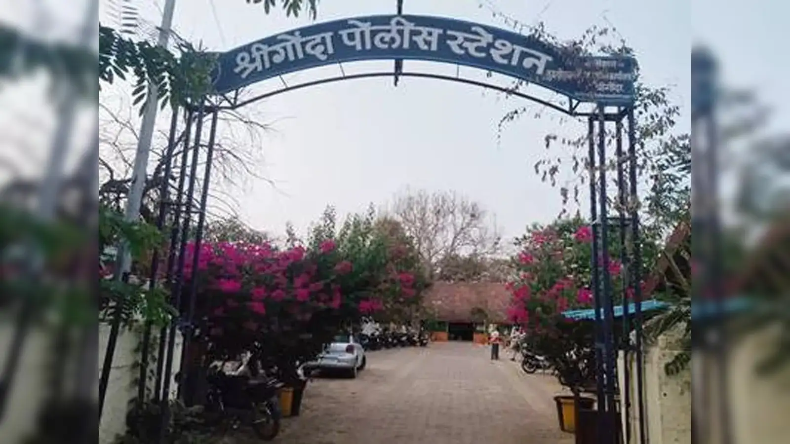 Shrigonda Crime News,सवयीने केला घात! एकदा पकडले जाऊनही पुन्हा लाच मागितली आणि... - shrigonda police constable sanjay kale arrested for taking bribe - Maharashtra Times
