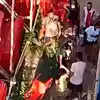 Rajgir Malmas mela 2023: थियेटर के डांसरों के बीच रुपये लूटने की होड़ ...