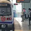 Phone Snatching Delhi Metro,यात्रीगण कृपया ध्यान दें... आपके फोन पर ...