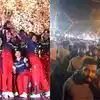 WPL Final: 16 साल के बाद घर आई ट्रॉफी तो सड़कों पर उतरे RCB के फैंस ...