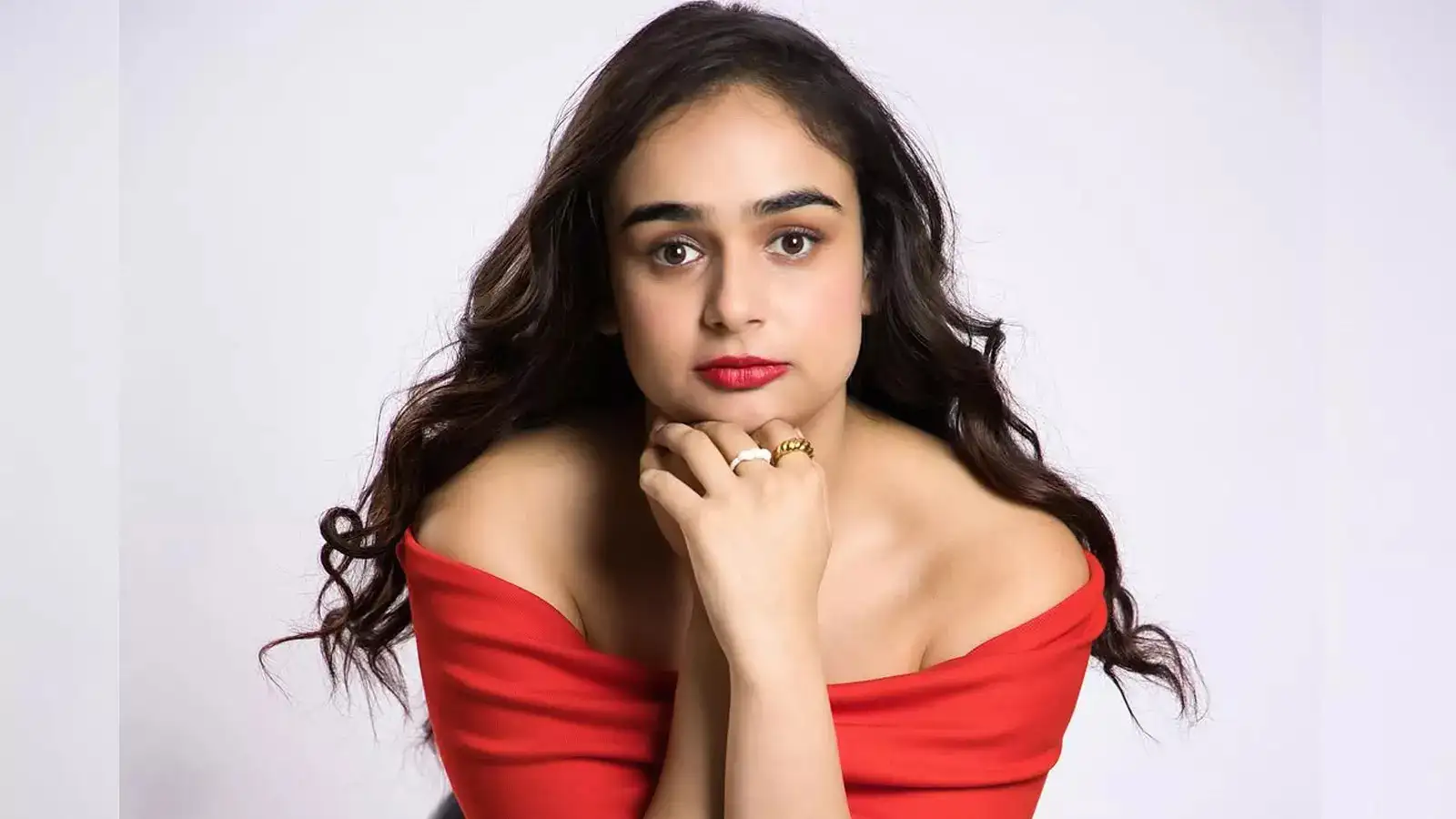 Interview: शेखर कपूर की बेटी कावेरी बोलीं, 'पापा ने सेट पर ईमानदार रहना सिखाया, कहा- एक्टिंग मत करो, किरदार बनो - kaveri kapur interview shekhar kapur daughter on her debut ...