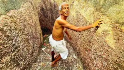 Real Hero Story,पंडित, टीचर, मूर्तिकार, झाड़ू मेकर, मिलिए सूखे गांव में  चट्टानें तोड़ 40 फीट से पानी निकालने वाले 76 साल के बालकृष्ण से -  balakrishna ayya dug ...