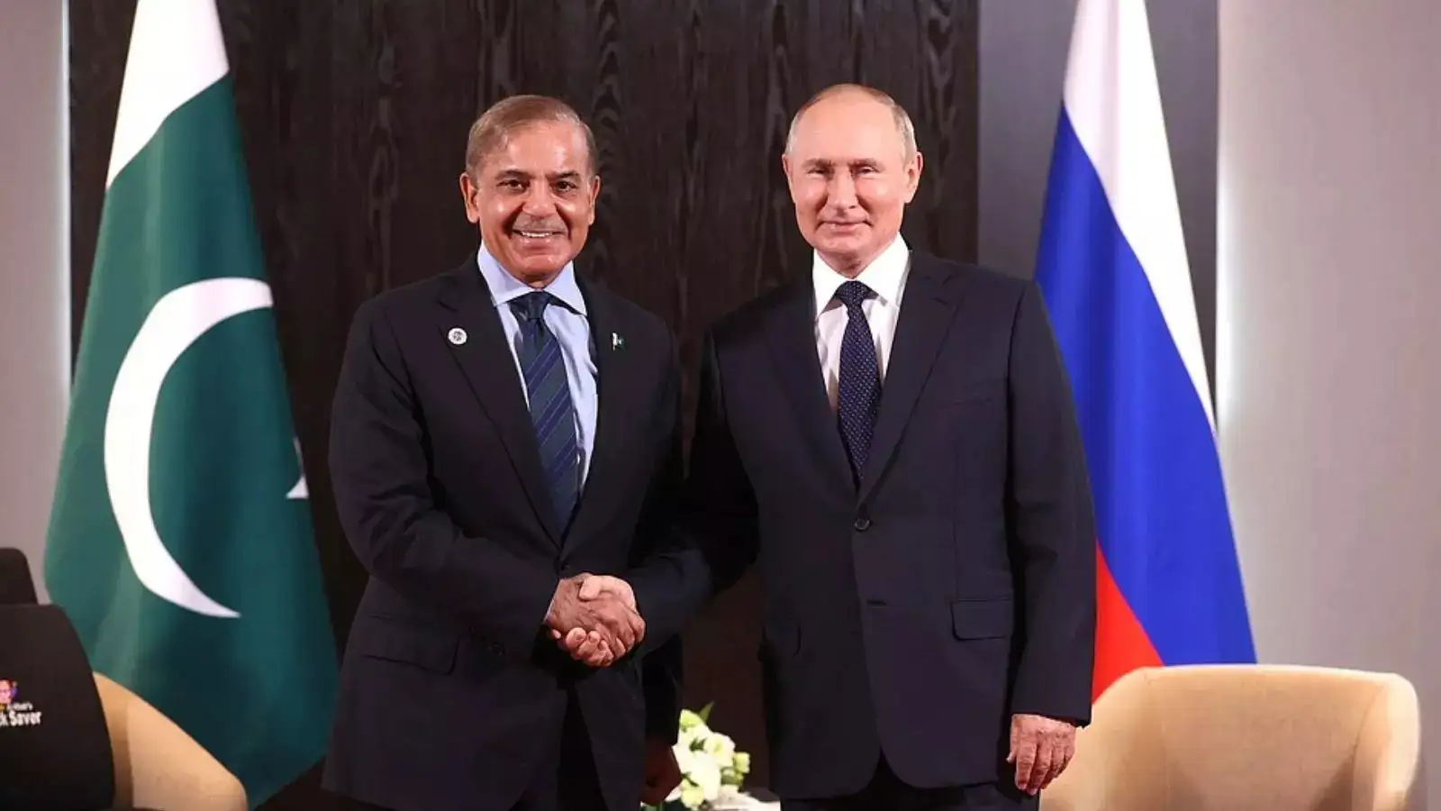 Pakistan Russia Relations,भारत-रूस संबंधों का सम्मान करते हैं... पुतिन से बोले शहबाज शरीफ, पाकिस्तान से दोस्ती की गुजारिश की - shehbaz sharif vladimir putin meeting in beijing ...