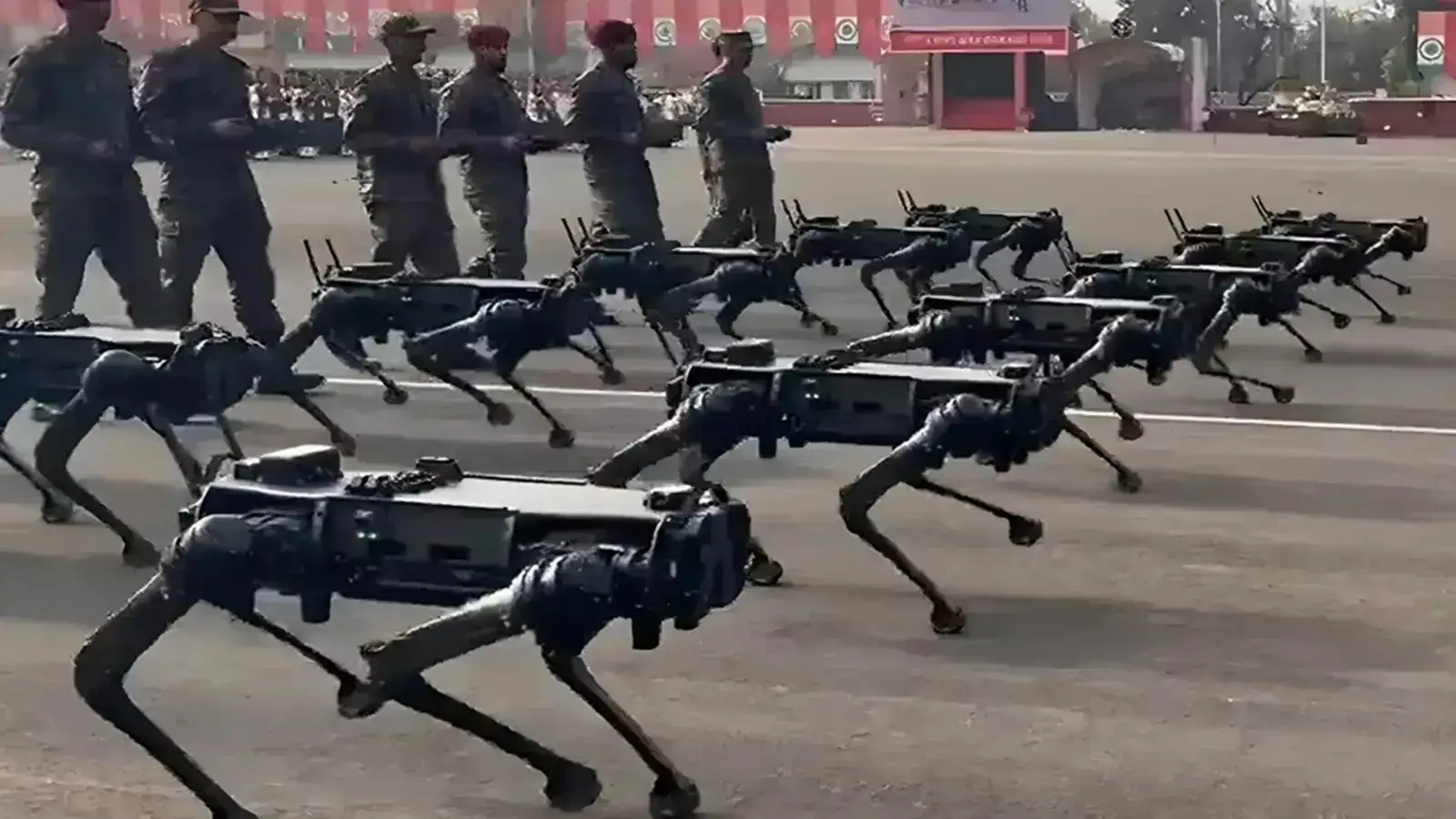 अब पाकिस्तानी आतंकियों को घुसपैठ करना पड़ेगा भारी, 'रोबोटिक खच्चर' के एक इशारे पर सेना कर देगी ढेर - robotic mules being used by the indian army are one of the many