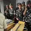 पुलिस की रेड और 2608 शीशियों का राज, बिहार में चुनाव के बीच हड़कंप ...
