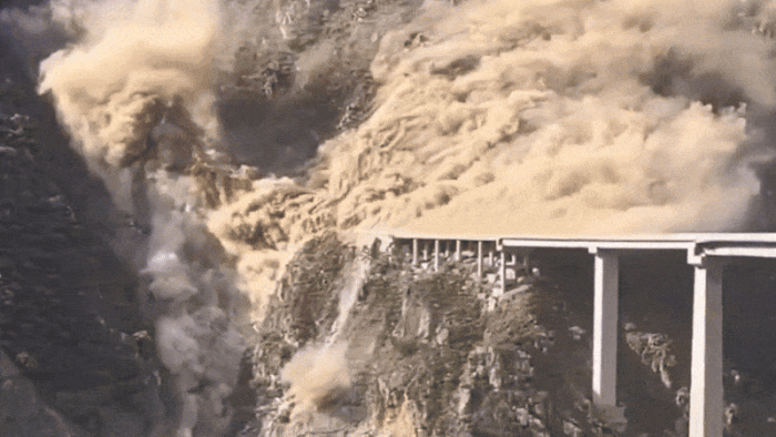 New Hongqi Bridge Collapses in China After Landslide 6 New Hongqi Bridge Collapses in China After Landslide