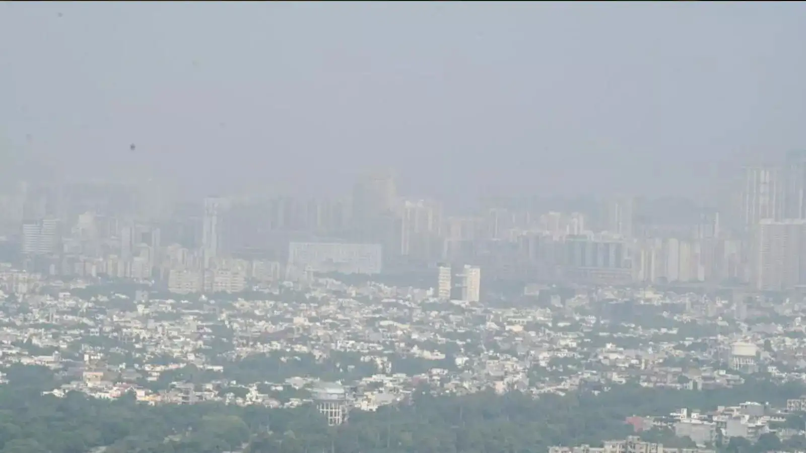 Noida की जहरीली हवा का शिकार 5 साल का बच्चा! टॉन्सिल हटाने तक पहुँचा मामला 20 Noida Boy Tonsils,नोएडा में 5 साल के बच्चे को सांस लेने में दिक्कत, टॉन्सिल निकाले गए, मां ने प्रदूषण को बताया जिम्मेदार - Doctors Removed Noida Boy Tonsils Mother Blames ...