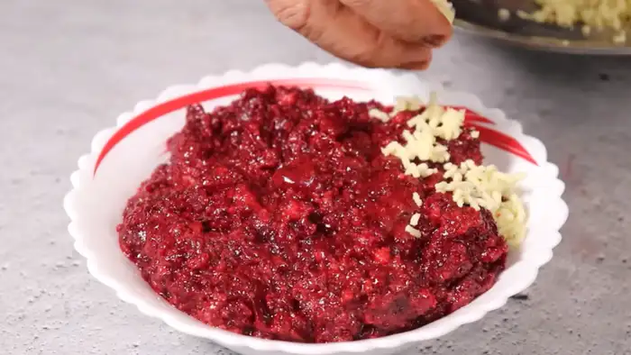 फाइनल टच और गार्निशिंग