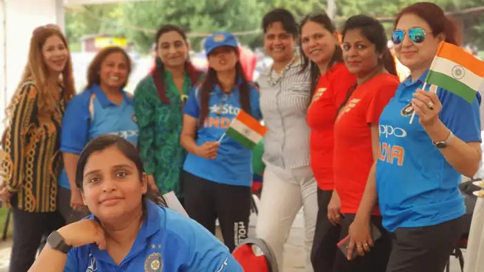 विदेश में देशप्रेम कम नहीं हुआ