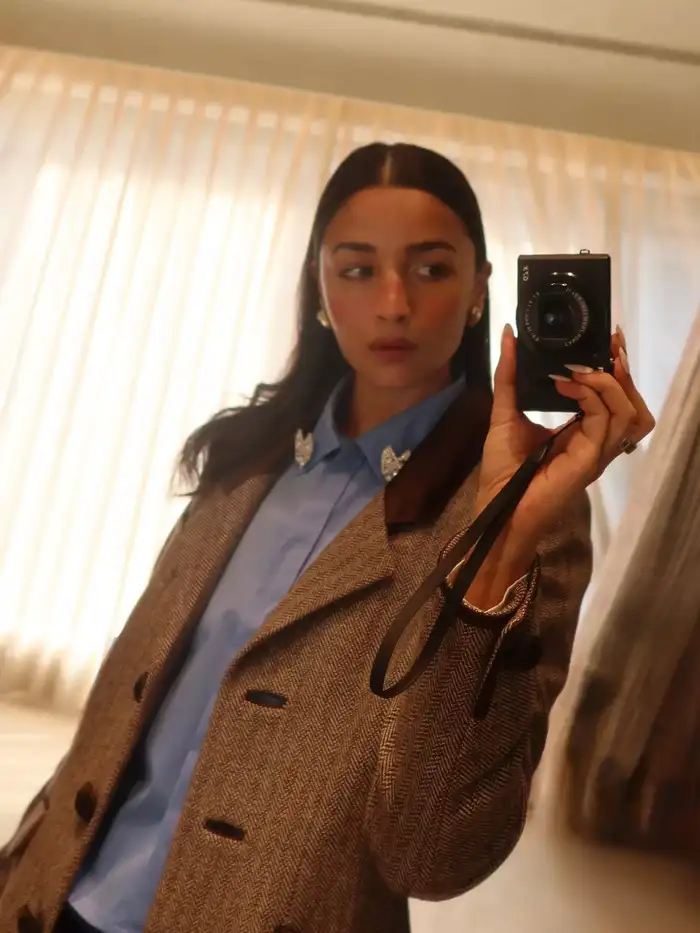 लग्जरी फैशन हाउस की पहनी है शर्ट