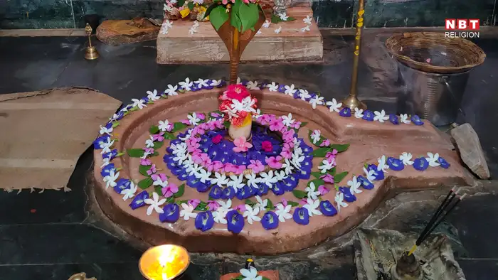 शिव मंदिर में जलाएं दीपक