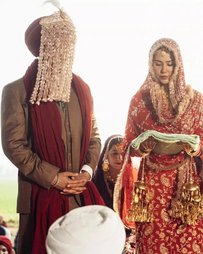 सूट भी है बहुत खास 