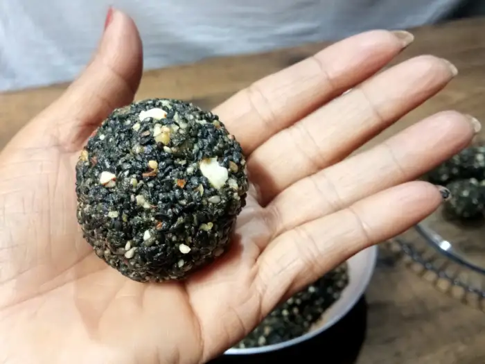 sesame seeds til ke laddu