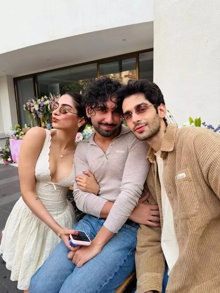 कितनी है खुशी की ड्रेस कीमत? 