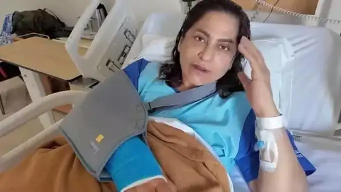 पिछले साल हुआ था हाथ फ्रैक्चर