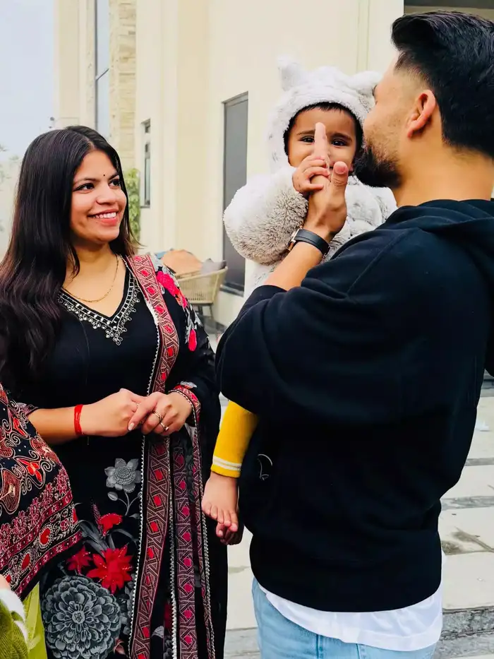 ब्लैक सूट पहनकर आप भी लगेंगी बेस्ट