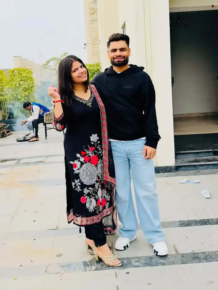 दुपट्टा ओढ़कर बन गईं संस्कारी