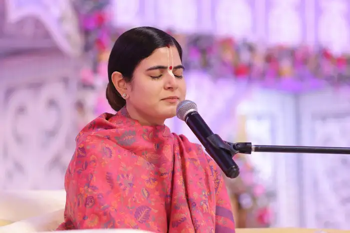 29 साल की कथावाचक पढ़ाती हैं सादगी का पाठ 