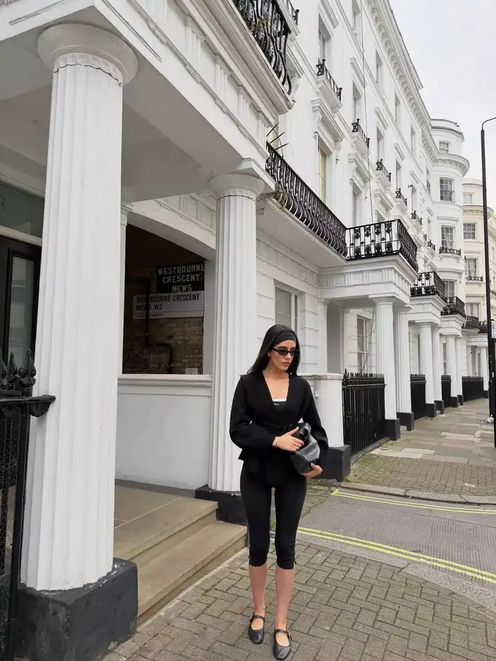 ब्लैक ब्यूटी बनकर छा गईं