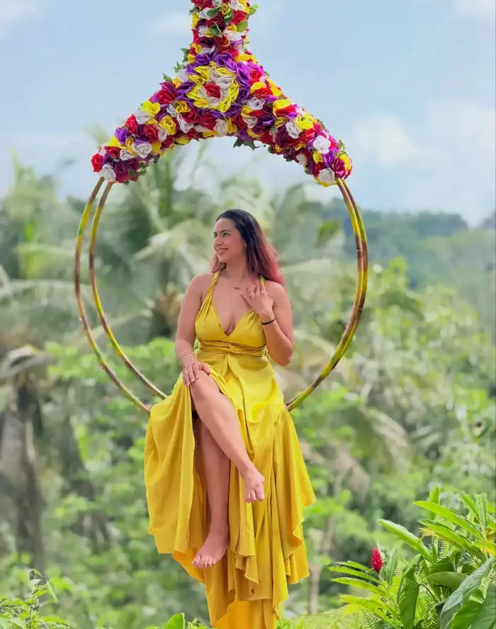 स्लिट ने डबल कर दिया एलिगेंस