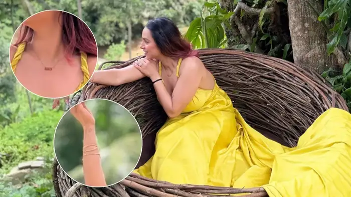 लाइट जूलरी से कंप्लीट किया लुक