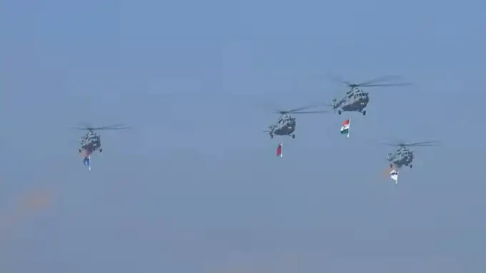 India Republic Day 2026 Live: सेना के हेलिकॉप्टरों ने बनाई शानदार फॉर्मेशन