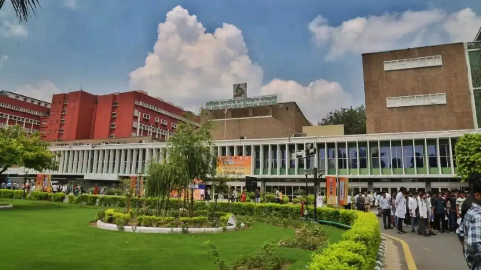 दिल्ली AIIMS में हार्ट सर्जरी के मामलों में ‘रिकॉर्ड’ गिरावट: प्रतीक्षा सूची फिर भी वर्षों लंबी