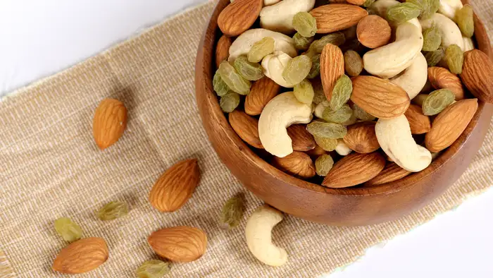 ड्राई फ्रूट्स और मिश्रण का मेल