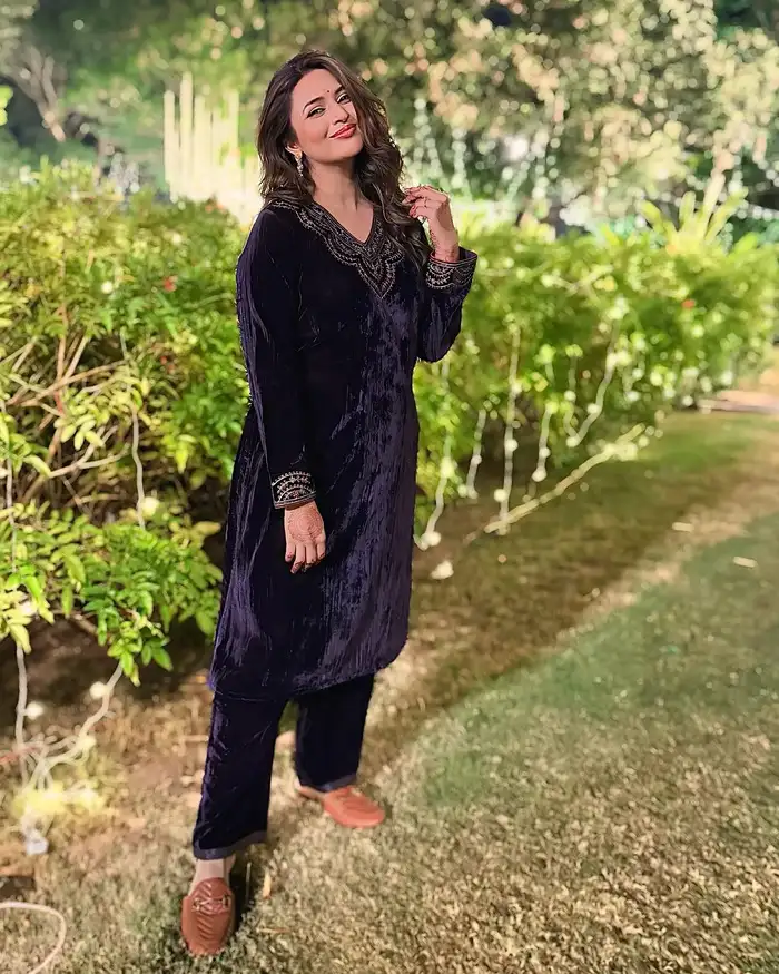 सूट वाला रॉयल लुक भी है बेस्ट