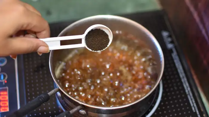 चाय पत्ती और धीमी आंच का कमाल