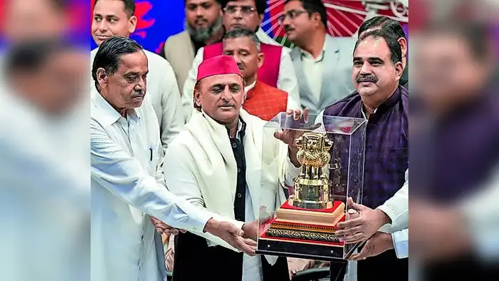 नसीमुद्दीन सिद्दीकी ने फिर बदला दल, SP में शामिल नसीमुद्दीन सिद्दीकी ने फिर बदला दल, SP में शामिल