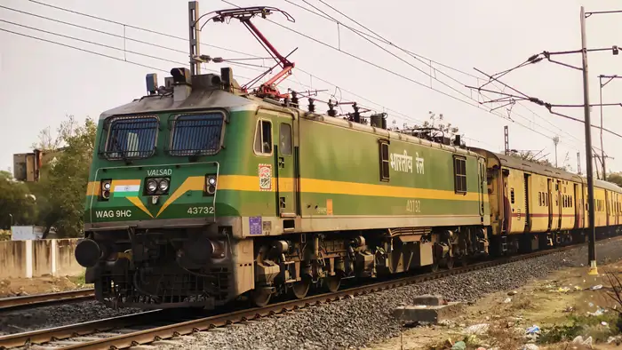 अपर बर्थ पर जानलेवा 'जुगाड़'