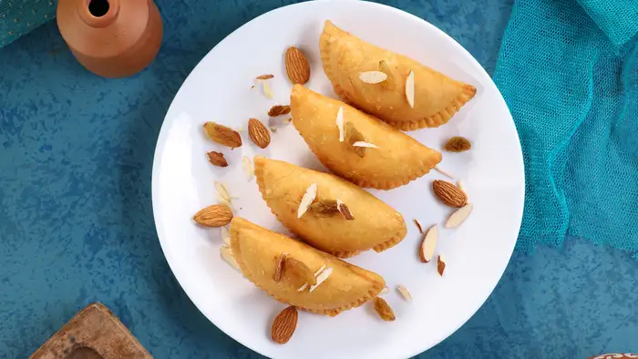 चाशनी में डुबोना और सर्विंग 