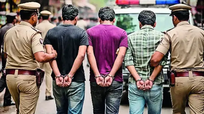 पुलिस मुठभेड़ में तीन पशु तस्कर अरेस्ट, एक घायल पुलिस मुठभेड़ में तीन पशु तस्कर अरेस्ट, एक घायल