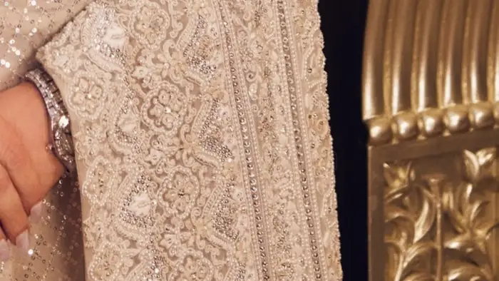 कैसे होती है रेशम हैंड एम्ब्रॉयडरी?