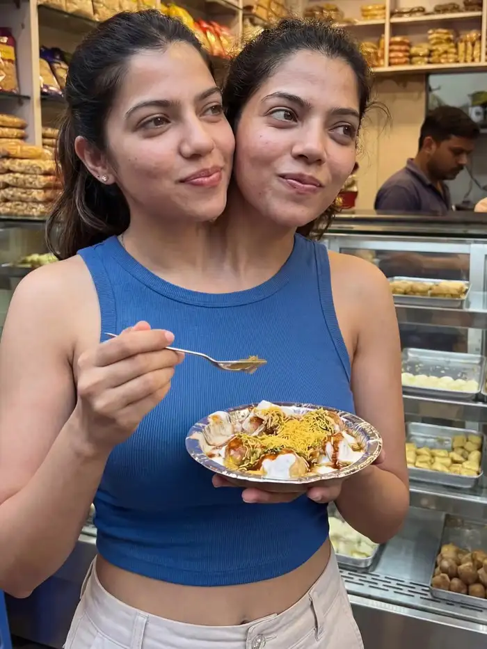 सच नहीं AI है- आरोही और अवनी