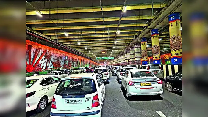 मंदिर में चोरी करने आए, कुछ मिला नहीं तो चढ़ा गए 10 रुपये मंदिर में चोरी करने आए, कुछ मिला नहीं तो चढ़ा गए 10 रुपये